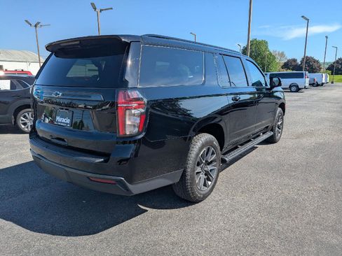 Used 2021 Chevrolet Suburban Z71 w/ Z71 Signature Package AWD/4WD image 7