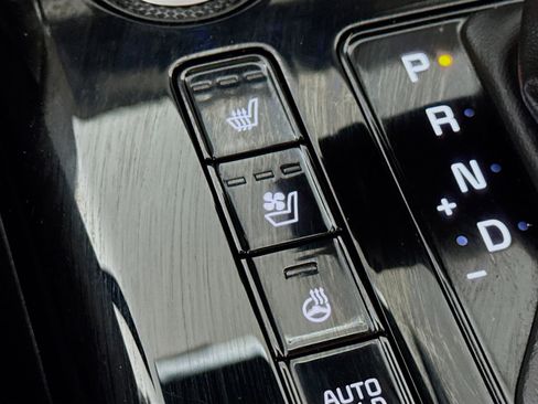 Used 2023 Kia Niro SX Touring image 4