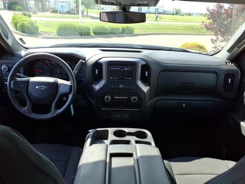 Used 2021 Chevrolet Silverado 1500 Custom Trail Boss w/ LPO, Dark Essentials Package AWD/4WD image 8