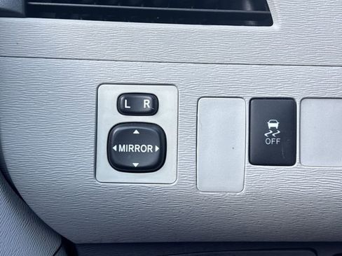 Used 2012 Toyota Sienna LE FWD image 26
