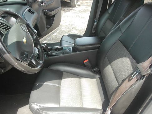 Used 2017 Chevrolet Impala LT FWD image 14