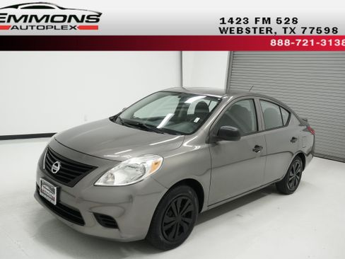 Used 2014 Nissan Versa S Plus FWD image 1