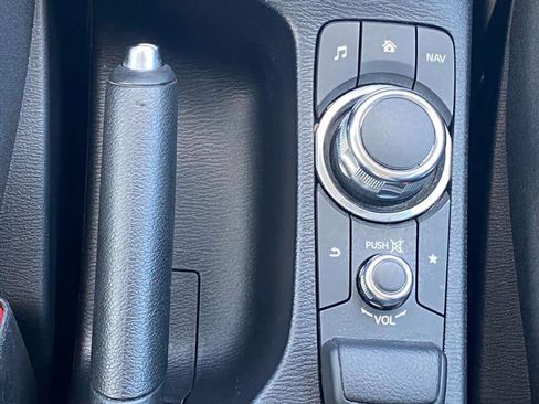 Used 2019 Toyota Yaris LE image 12