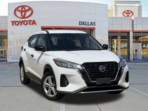 Used 2021 Nissan Kicks S FWD image 1