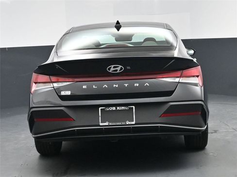 Certified 2025 Hyundai Elantra Sport image 13