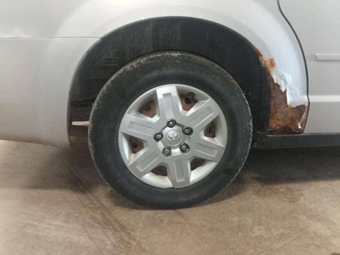 Used 2010 Dodge Grand Caravan SE FWD image 13