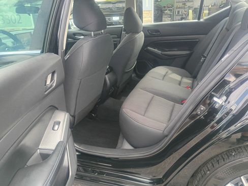 Used 2025 Nissan Altima 2.5 SV FWD image 12