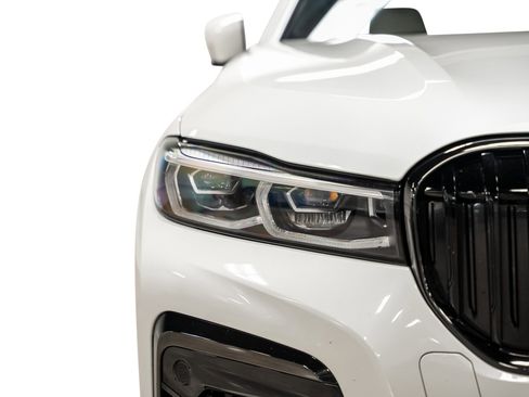 Used 2022 BMW 750i xDrive w/ M Sport Package image 8