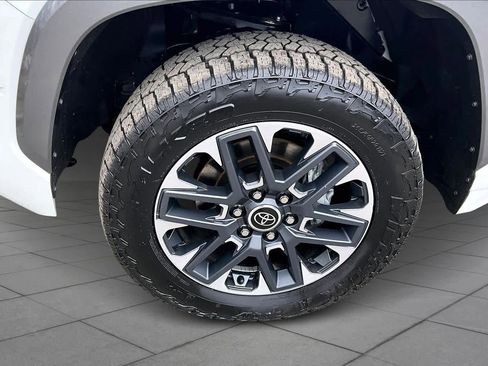 Used 2023 Toyota Tundra Limited image 11