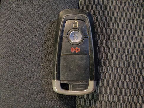 Used 2019 Ford Explorer XLT image 32