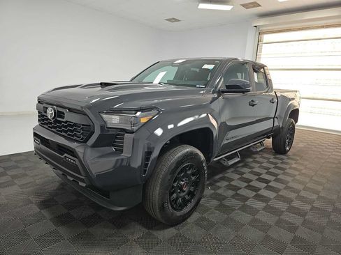 Used 2025 Toyota Tacoma TRD Sport w/ TRD Sport Premium Package AWD/4WD image 4