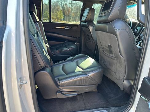 Used 2018 Cadillac Escalade ESV Platinum AWD/4WD image 18