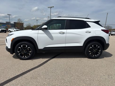 Used 2023 Chevrolet TrailBlazer LT image 2