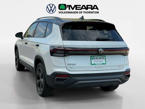 Used 2025 Volkswagen Taos SE AWD/4WD image 3