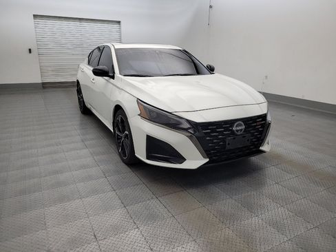 Used 2024 Nissan Altima 2.5 SR w/ SR Premium Package FWD image 13