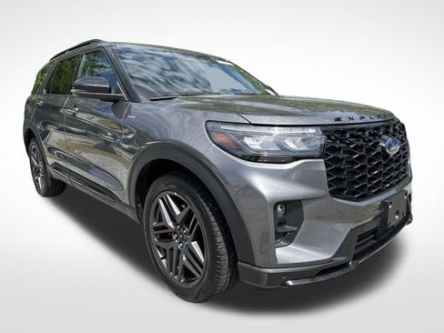 Used 2025 Ford Explorer ST-Line w/ ST-Line Street Pack AWD/4WD image 10