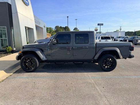 Used 2022 Jeep Gladiator Overland image 1