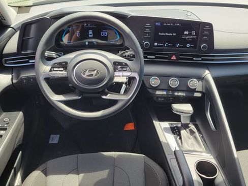 New 2026 Hyundai Elantra SE FWD image 6