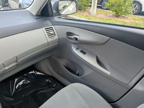 Used 2012 Toyota Corolla LE FWD image 16