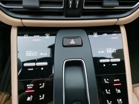 Used 2024 Porsche Macan image 23