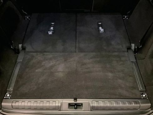 Certified 2025 Land Rover Discovery Dynamic SE AWD/4WD image 33