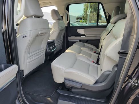 Used 2025 Ford Expedition Max Active AWD/4WD image 11