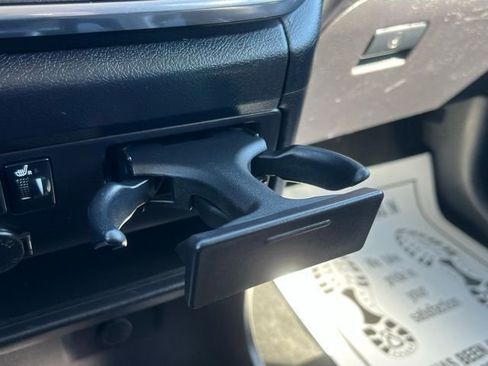 Used 2018 Toyota Sienna SE image 31