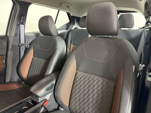 Used 2023 Nissan Kicks SR image 7