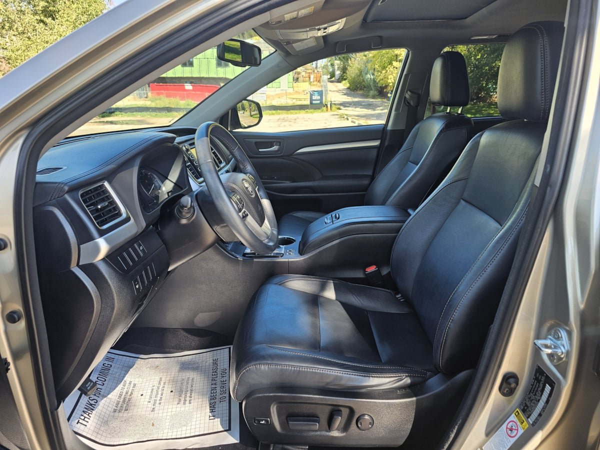 Used 2016 Toyota Highlander XLE AWD/4WD image 9