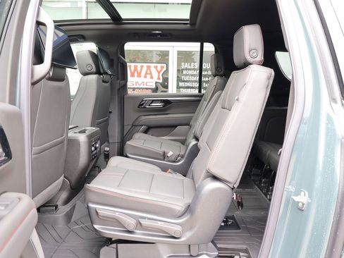 New 2026 Chevrolet Suburban RST w/ RST Capability Package AWD/4WD image 28