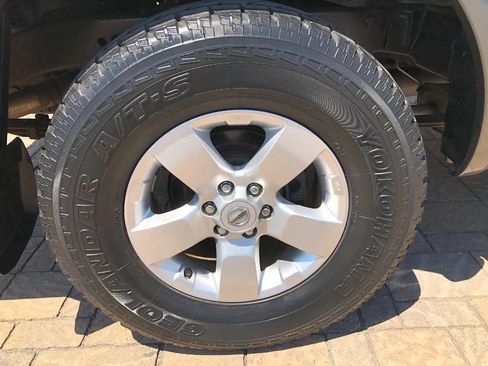 Used 2009 Nissan Frontier SE w/ SE Value Truck Pkg AWD/4WD image 11