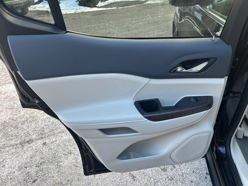 Used 2023 GMC Acadia Denali w/ Denali Ultimate Package image 23