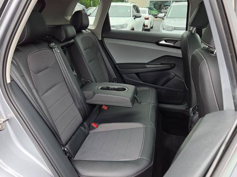 Used 2023 Volkswagen Taos SE w/ Panoramic Sunroof Package FWD image 49