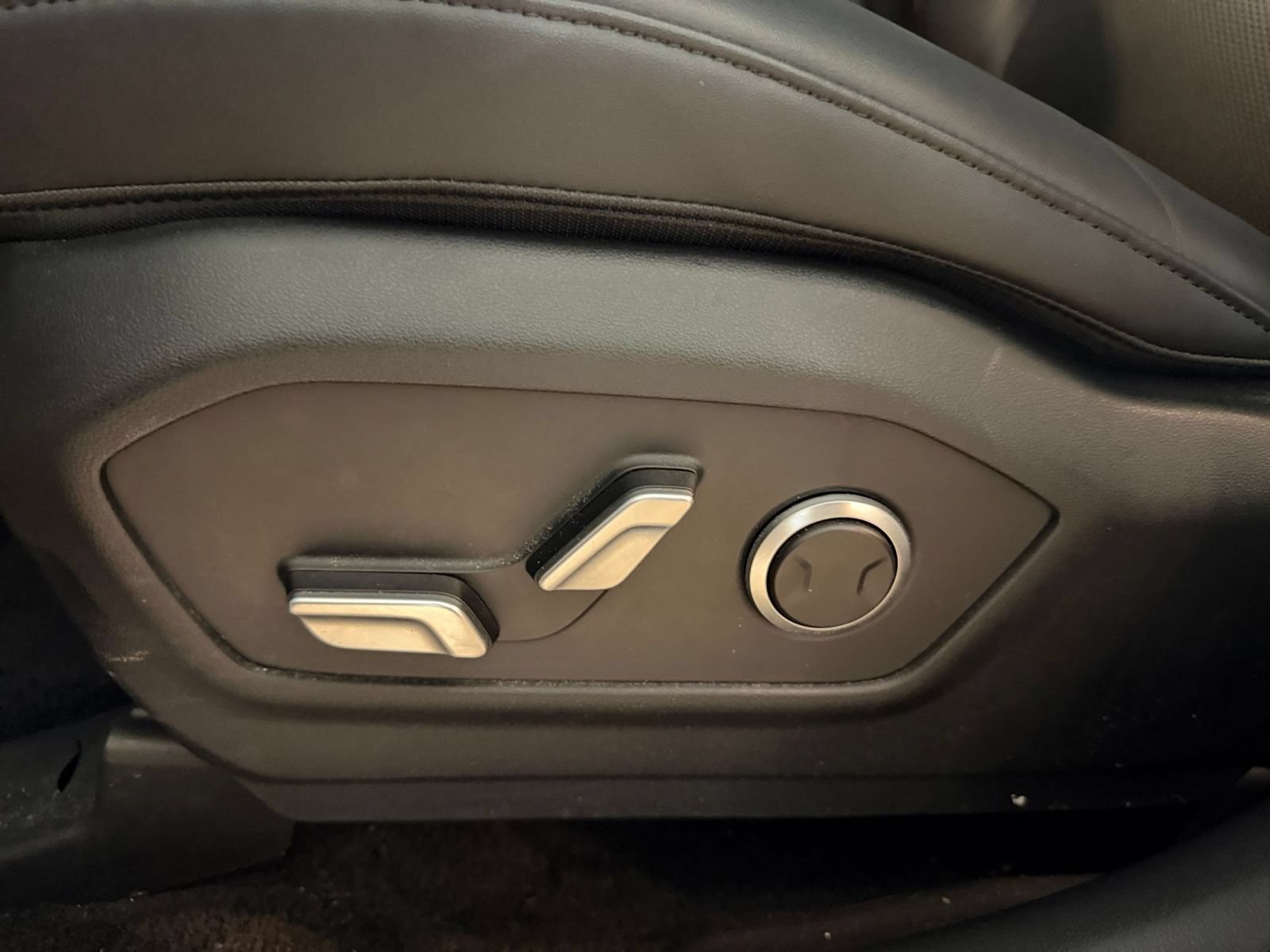 Used 2026 Hyundai Santa Fe SEL FWD image 21