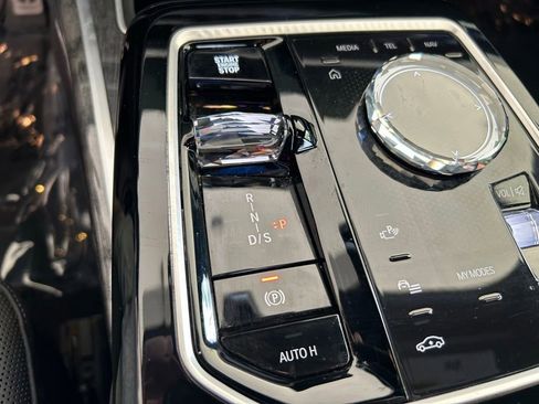 Used 2025 BMW 740i RWD image 8