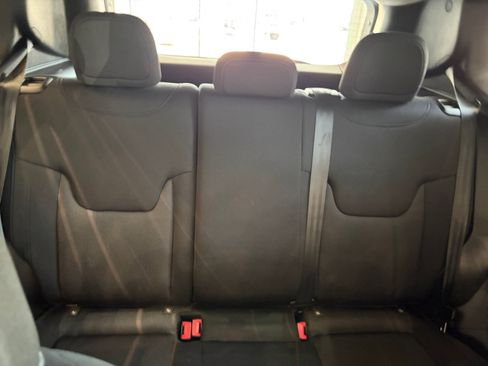 Used 2023 Jeep Renegade Latitude AWD/4WD image 18