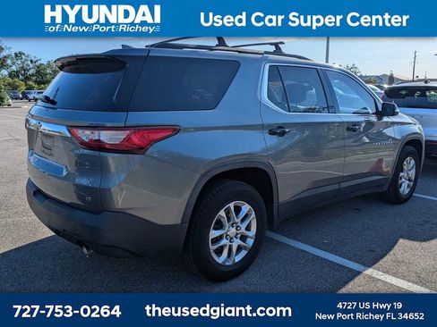 Used 2019 Chevrolet Traverse LT FWD image 2