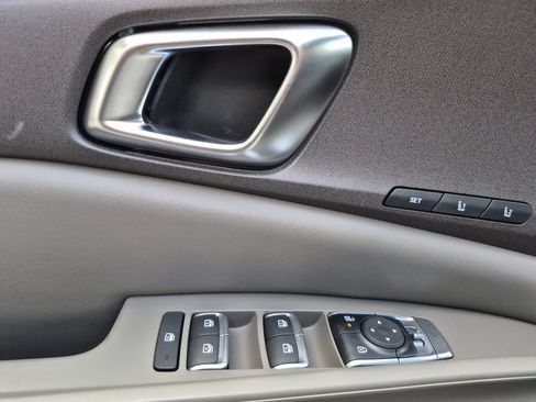 New 2026 Kia Carnival EX FWD image 7
