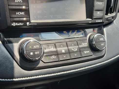 Used 2018 Toyota RAV4 XLE AWD/4WD image 11