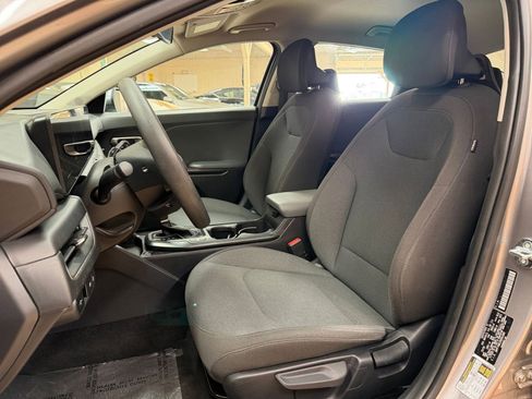 Used 2025 Kia K4 FWD image 35