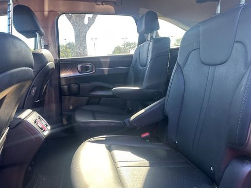 Used 2023 Kia Sorento EX image 8