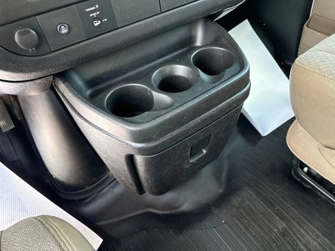Used 2013 Chevrolet Express 2500 RWD image 30