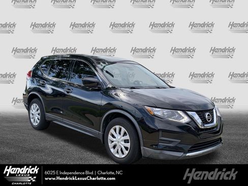 Used 2017 Nissan Rogue S FWD image 1