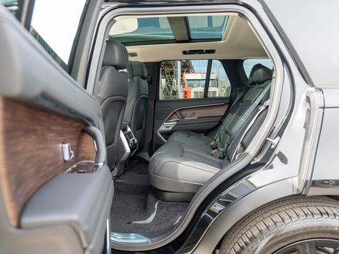 New 2025 Land Rover Range Rover SE image 21