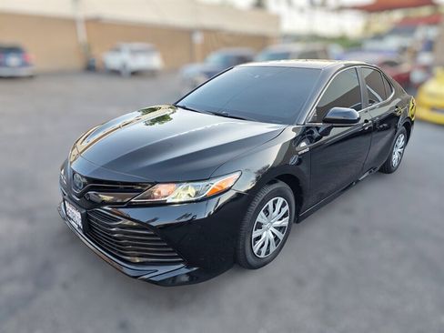 Used 2018 Toyota Camry LE FWD image 9