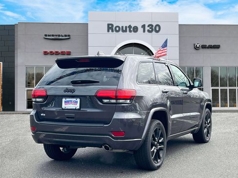 Used 2021 Jeep Grand Cherokee Laredo X image 4