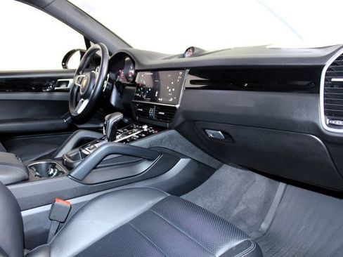 Certified 2023 Porsche Cayenne AWD/4WD image 24