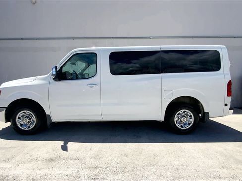 Used 2016 Nissan NV 3500 SV RWD image 3