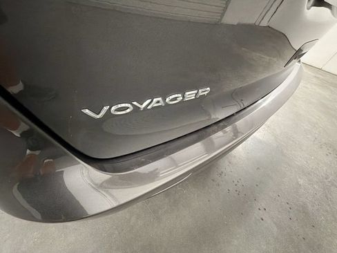 Used 2022 Chrysler Voyager LX FWD image 30