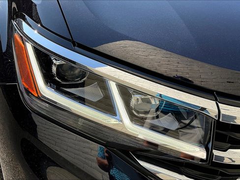 Used 2021 Volkswagen Atlas Cross Sport SEL Premium image 27